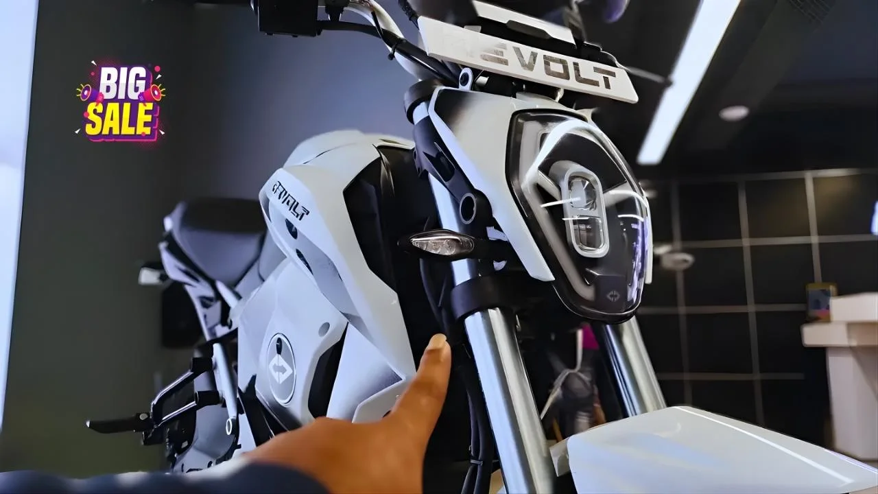 Revolt RV400 Electric Bike Launched: 150km Range, 3.24 kWh Smart Battery & ₹1.38–1.60 Lakh Price